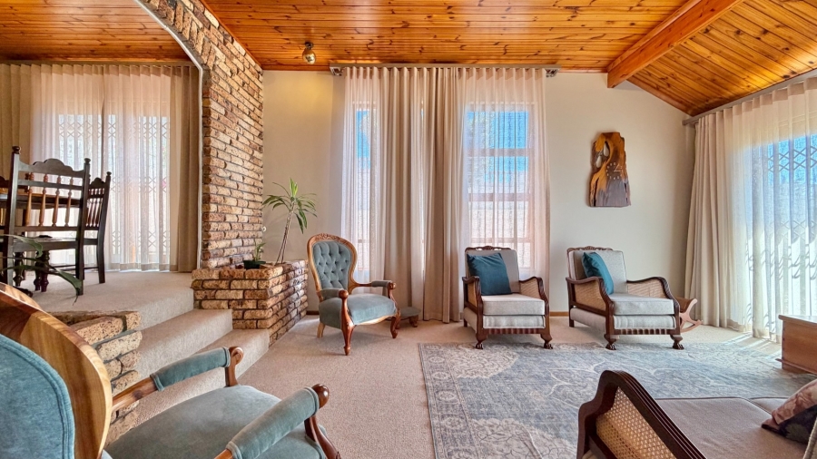 4 Bedroom Property for Sale in Mountainside Western Cape